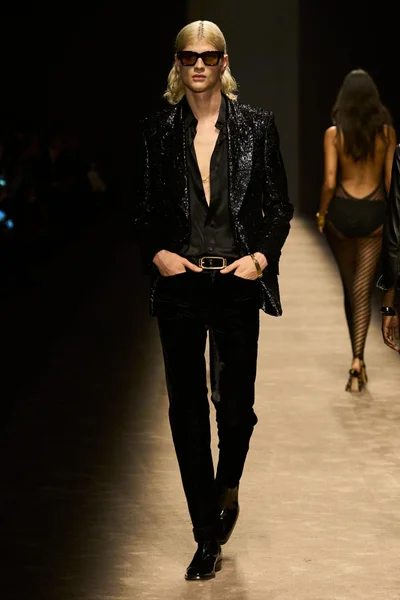 Look 46